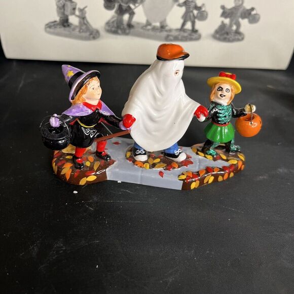 Department 56 The Original Snow Village Trick-Or-Treat Kids Set Of 3 No. 54937 - Picture 6 of 16